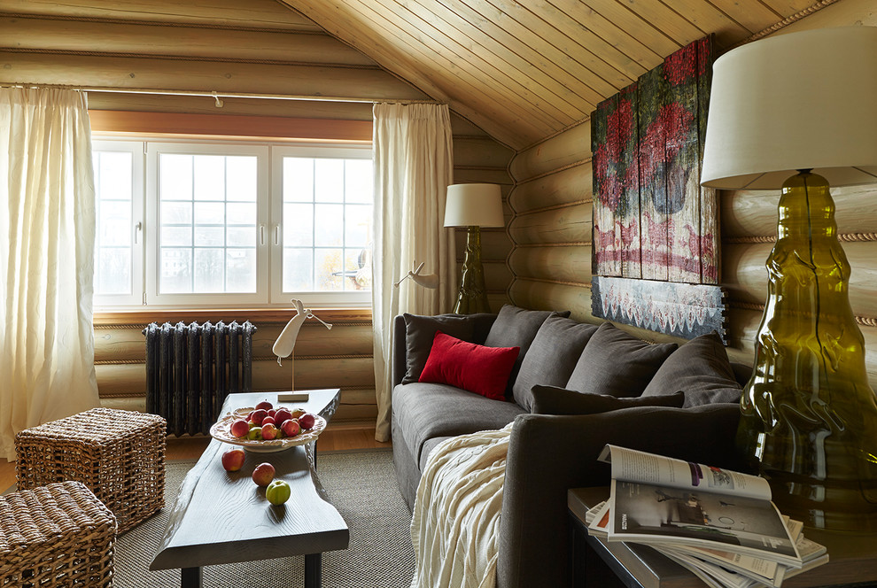 На фото: гостиная комната в современном стиле с бежевыми стенами и тюлем на окнах с