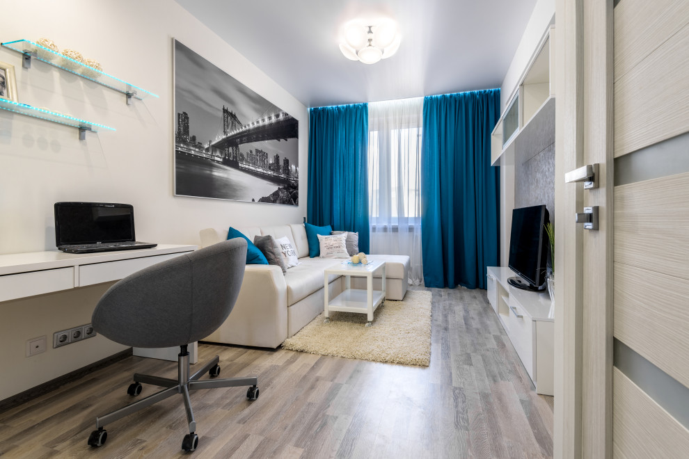 Modelo de salón contemporáneo pequeño con paredes blancas, suelo laminado, televisor independiente, suelo gris y papel pintado