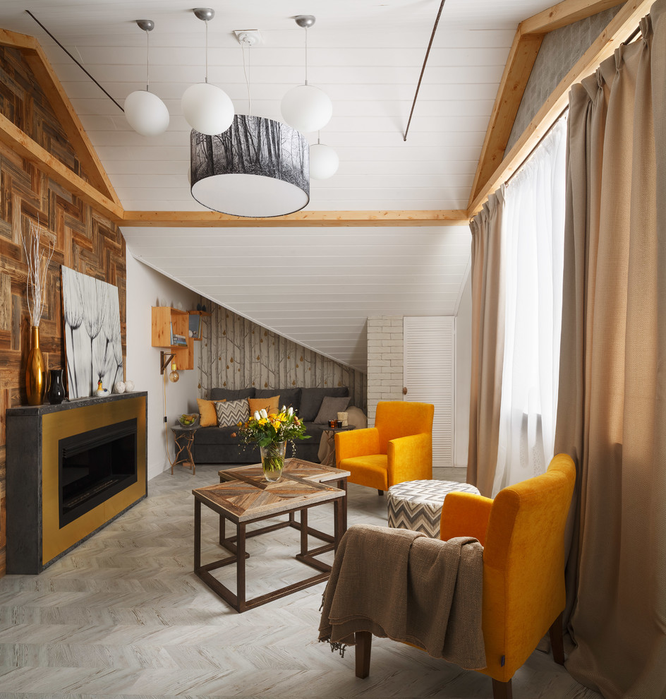 Idee per un soggiorno contemporaneo chiuso con pareti bianche, pavimento in sughero, cornice del camino in metallo, pavimento grigio e camino classico