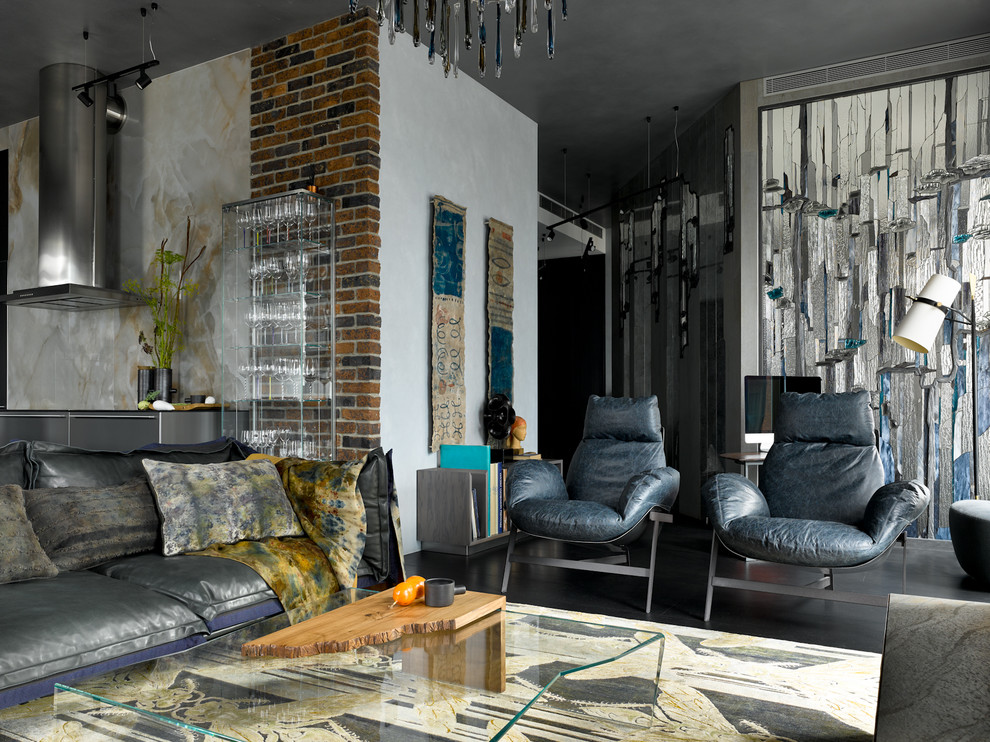 На фото: объединенная гостиная комната:: освещение в современном стиле с разноцветными стенами и серым полом