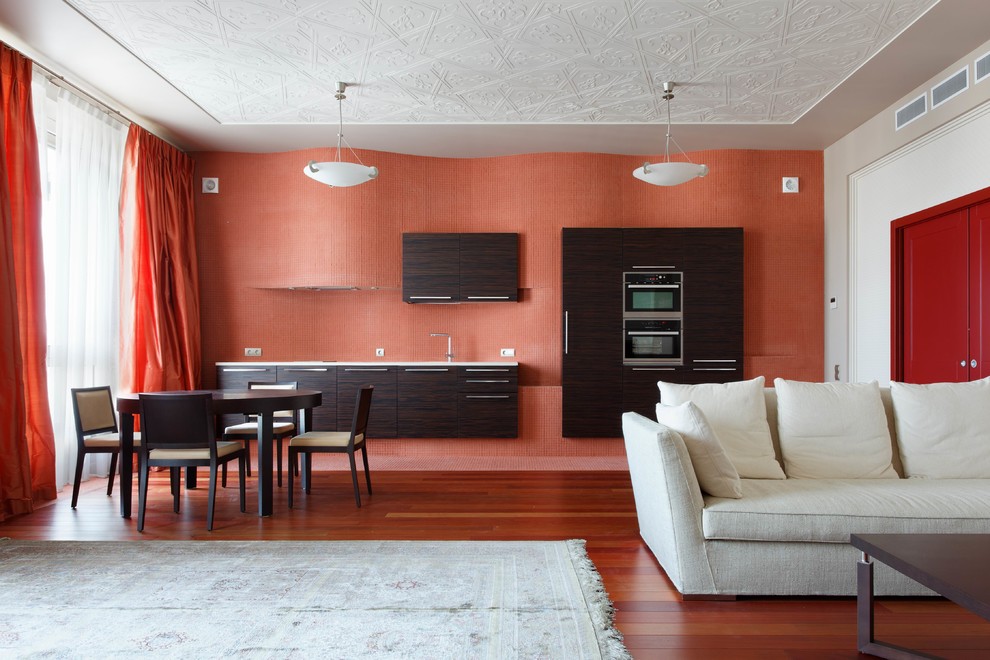 Идея дизайна: объединенная гостиная комната в современном стиле