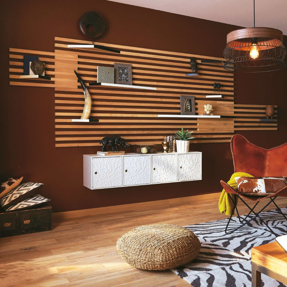 Идея дизайна: парадная, открытая гостиная комната в современном стиле с разноцветными стенами и светлым паркетным полом