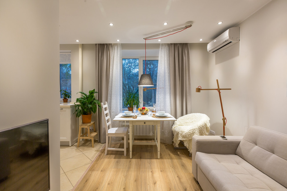 Источник вдохновения для домашнего уюта: открытая, объединенная гостиная комната в классическом стиле с серыми стенами и светлым паркетным полом