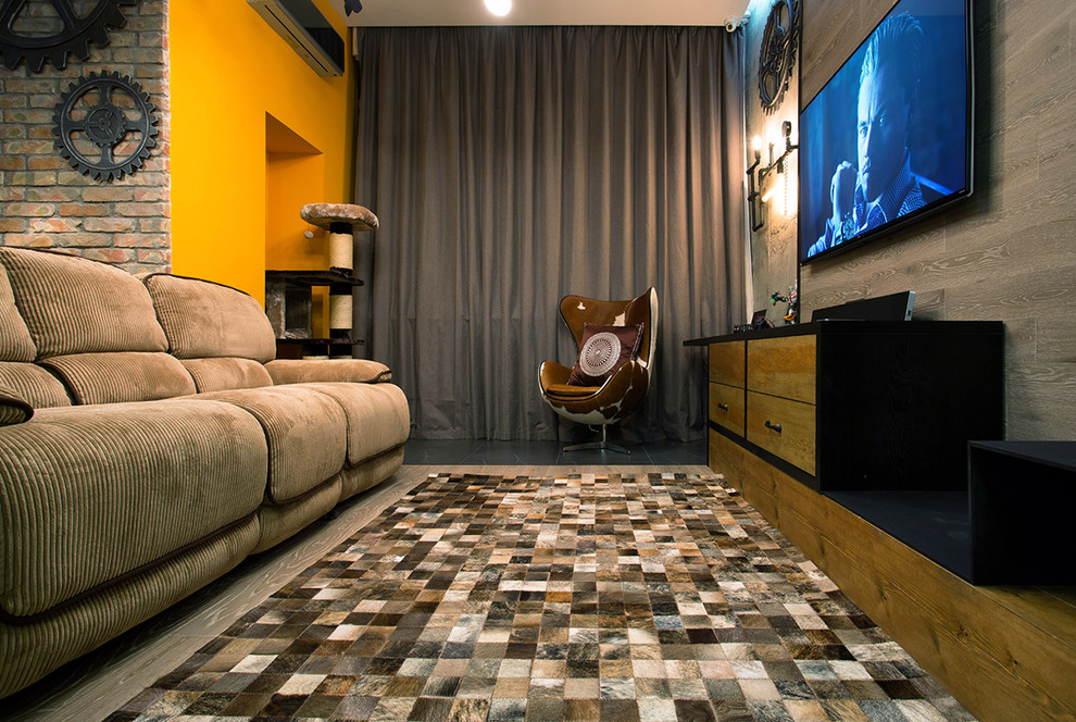 Cette image montre un salon urbain ouvert avec une salle de réception, un mur jaune, moquette et un téléviseur fixé au mur.