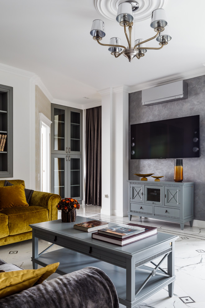 На фото: открытая гостиная комната среднего размера в стиле неоклассика (современная классика) с полом из керамогранита, телевизором на стене, белым полом и серыми стенами