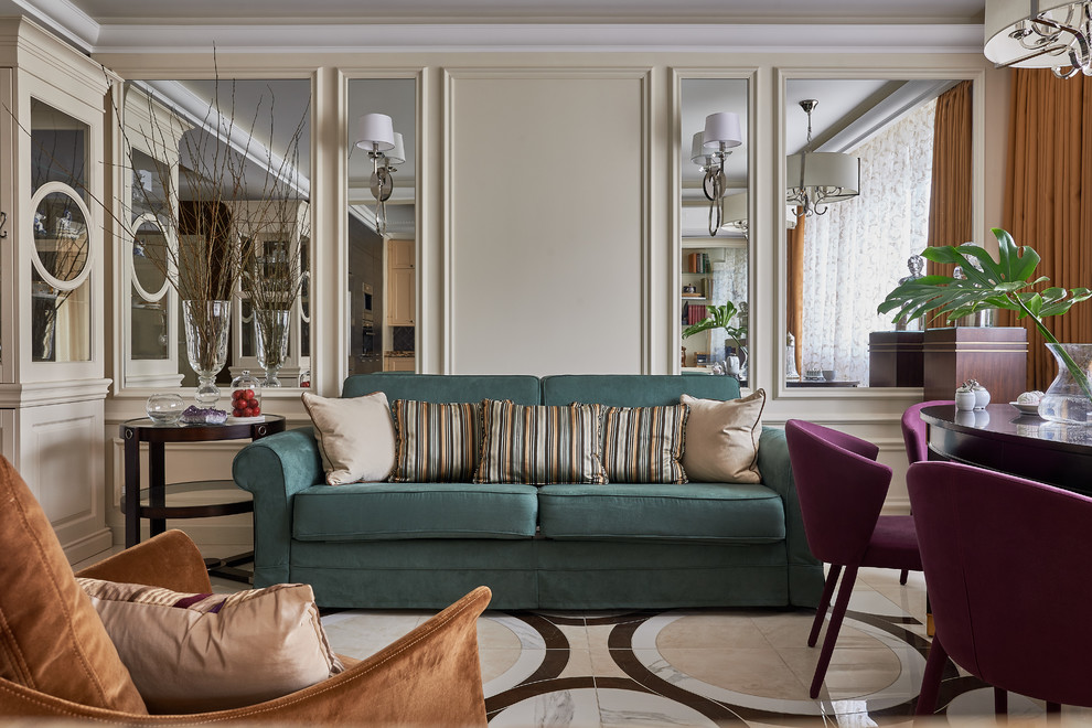 Foto di un soggiorno classico aperto con sala formale, pareti beige e pavimento multicolore