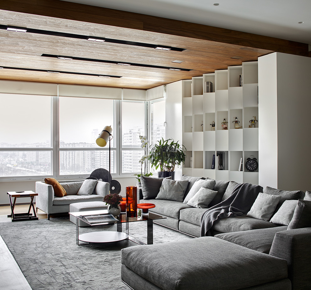 Ispirazione per un soggiorno design chiuso con sala formale, pareti bianche, moquette e pavimento grigio