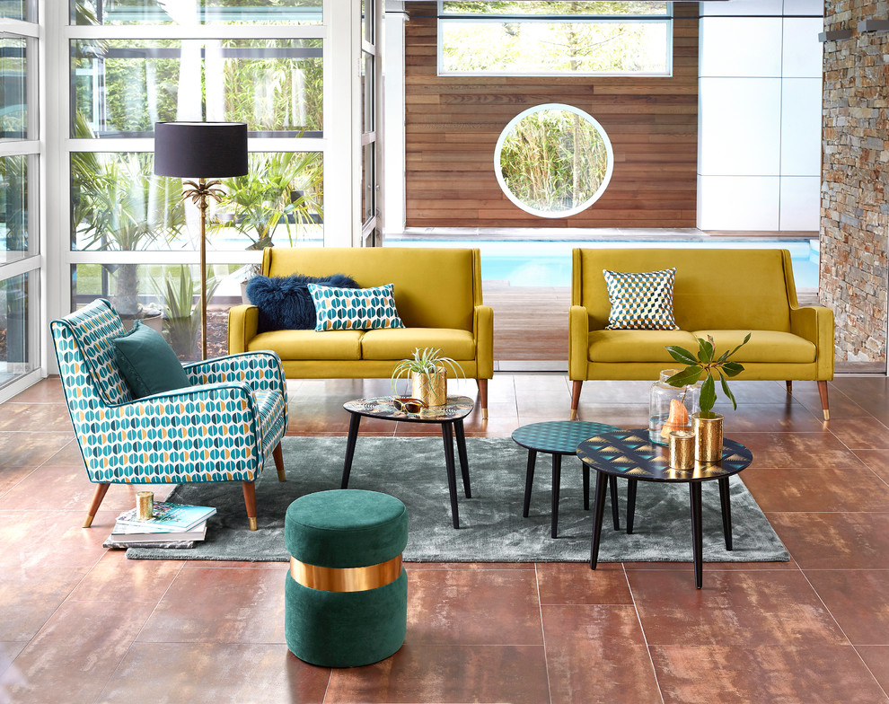 Ispirazione per un soggiorno design con pavimento marrone, sala formale, nessun camino e nessuna TV