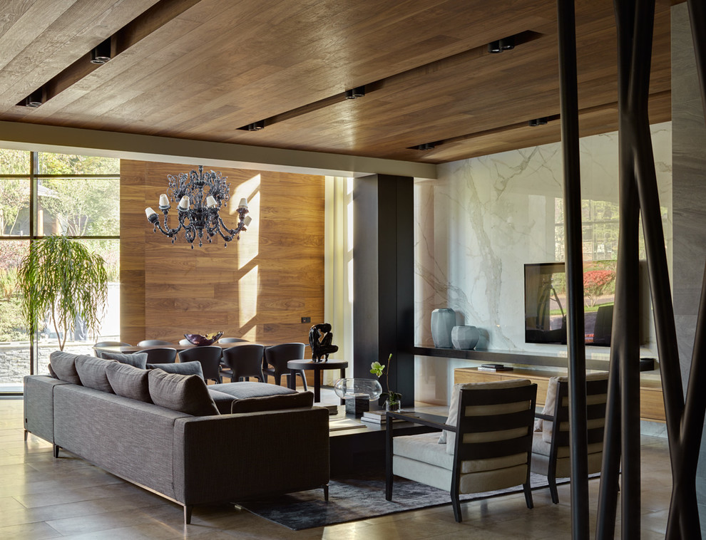 Источник вдохновения для домашнего уюта: открытая гостиная комната в современном стиле с телевизором на стене