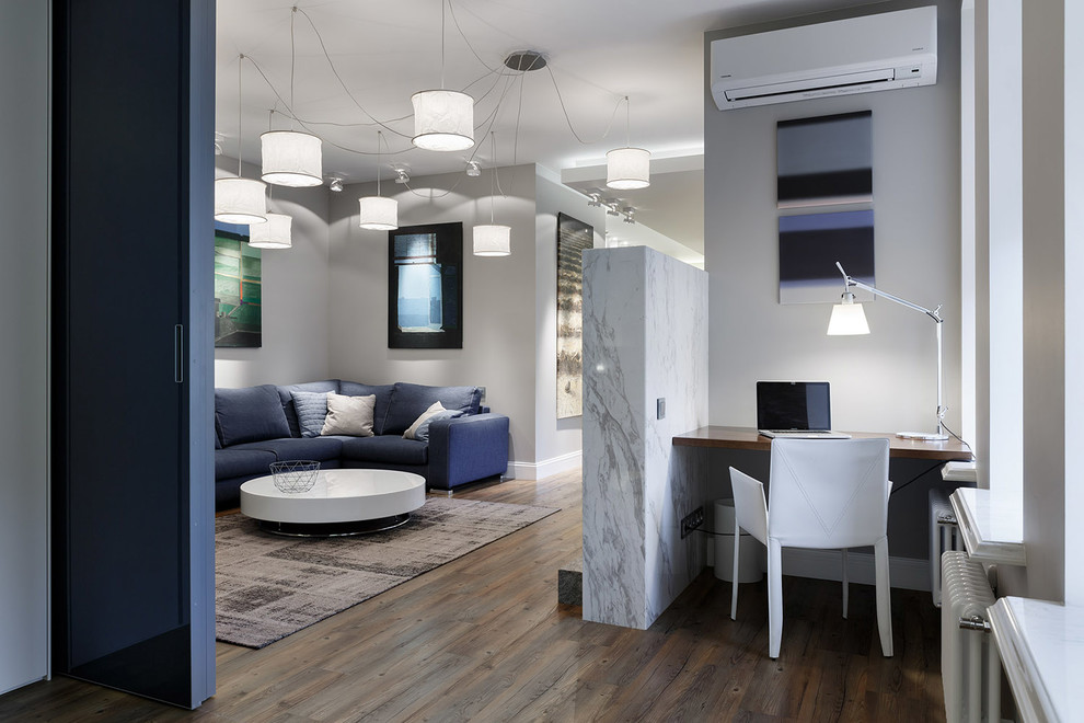 Foto di un soggiorno minimal di medie dimensioni e aperto con pareti grigie, pavimento in linoleum e parete attrezzata