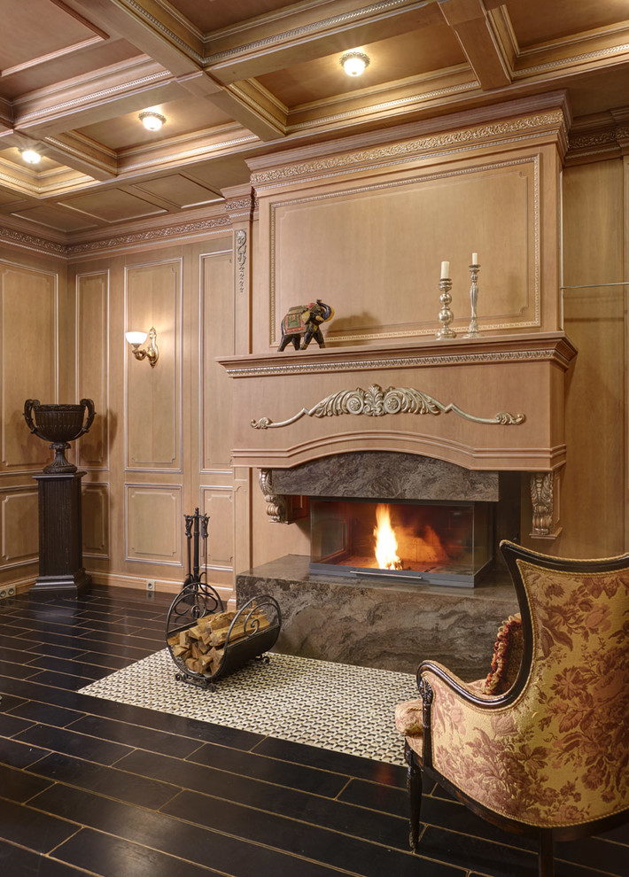 Idées déco pour un grand salon classique avec un manteau de cheminée en bois et une cheminée standard.