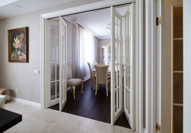 Классическая дверь-книжка со стеклом - Salon - Moscou - par СВОЁ ...