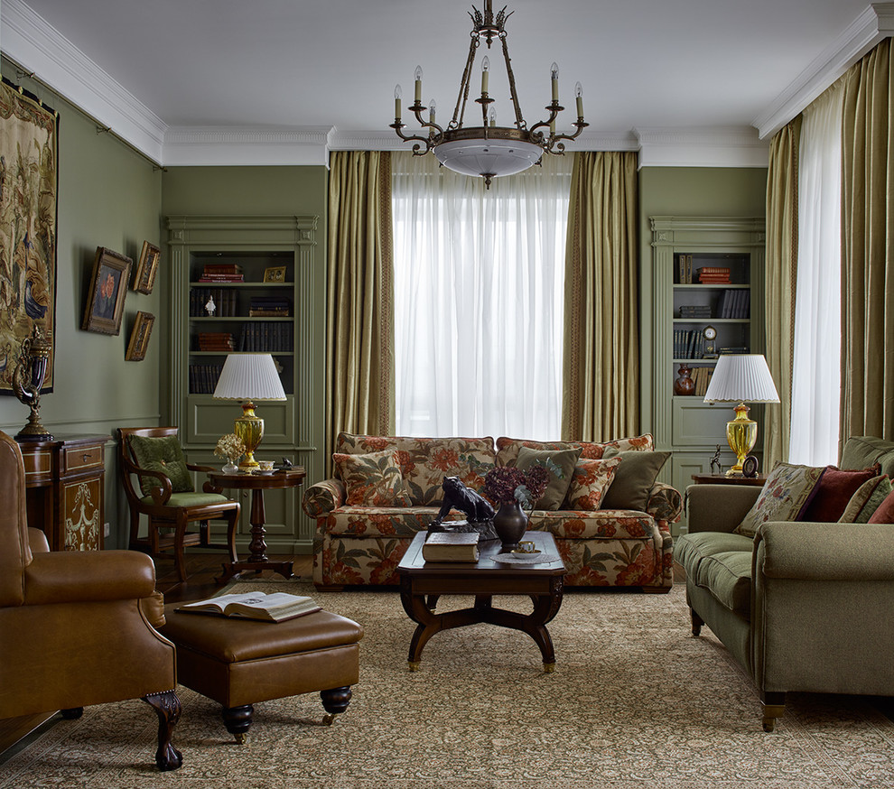 Idée de décoration pour un salon tradition de taille moyenne avec une bibliothèque ou un coin lecture et un mur vert.