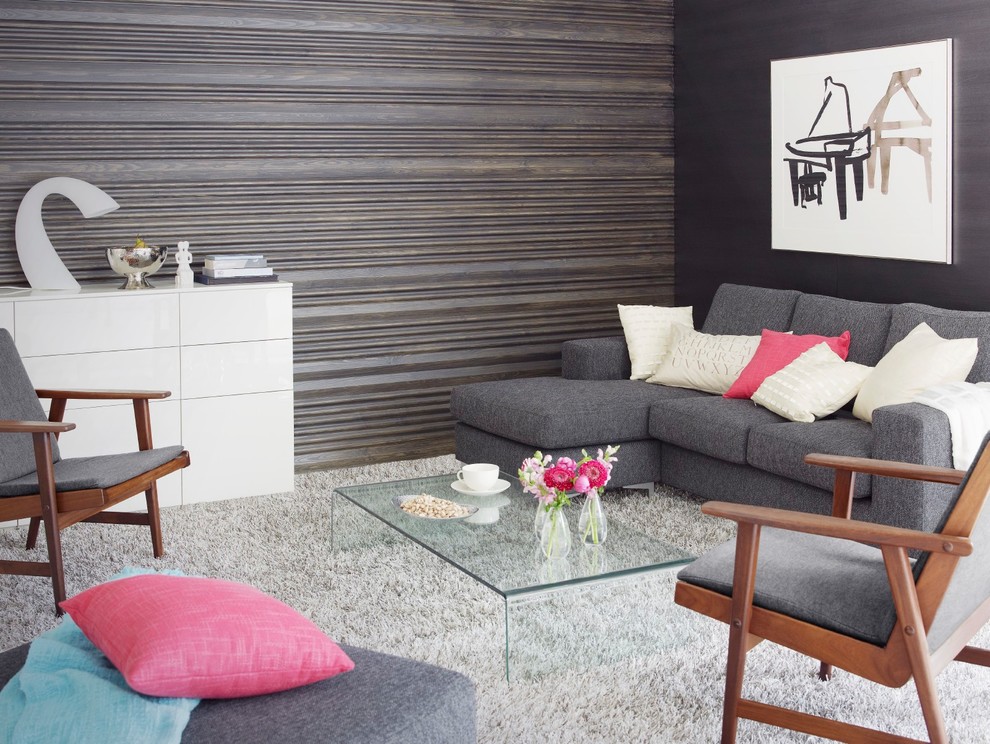 На фото: гостиная комната среднего размера в современном стиле с ковровым покрытием, серыми стенами и серым полом без камина, телевизора