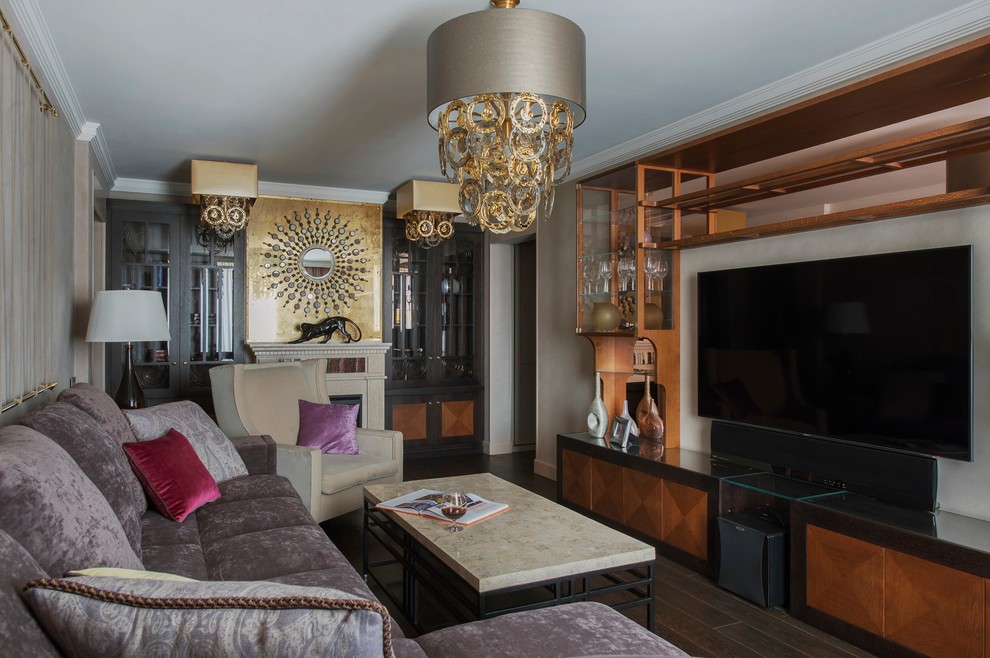 На фото: парадная, изолированная гостиная комната в стиле фьюжн с темным паркетным полом, телевизором на стене, коричневым полом, бежевыми стенами, стандартным камином и тюлем на окнах