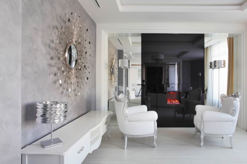 Источник вдохновения для домашнего уюта: большая открытая гостиная комната с серыми стенами и подвесным камином