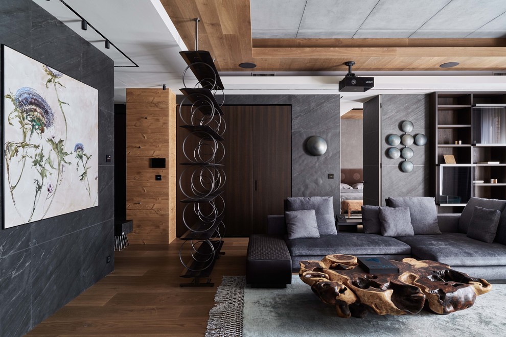 Idee per un soggiorno contemporaneo con pareti grigie, parquet scuro e pavimento marrone