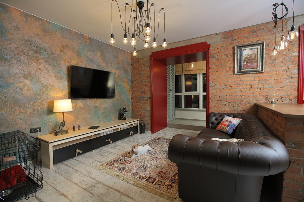 На фото: маленькая парадная, открытая, объединенная гостиная комната в стиле лофт с разноцветными стенами и телевизором на стене для на участке и в саду