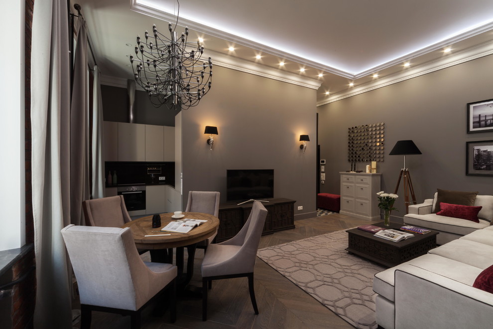 Идея дизайна: гостиная комната среднего размера в стиле неоклассика (современная классика) с серыми стенами, паркетным полом среднего тона и отдельно стоящим телевизором
