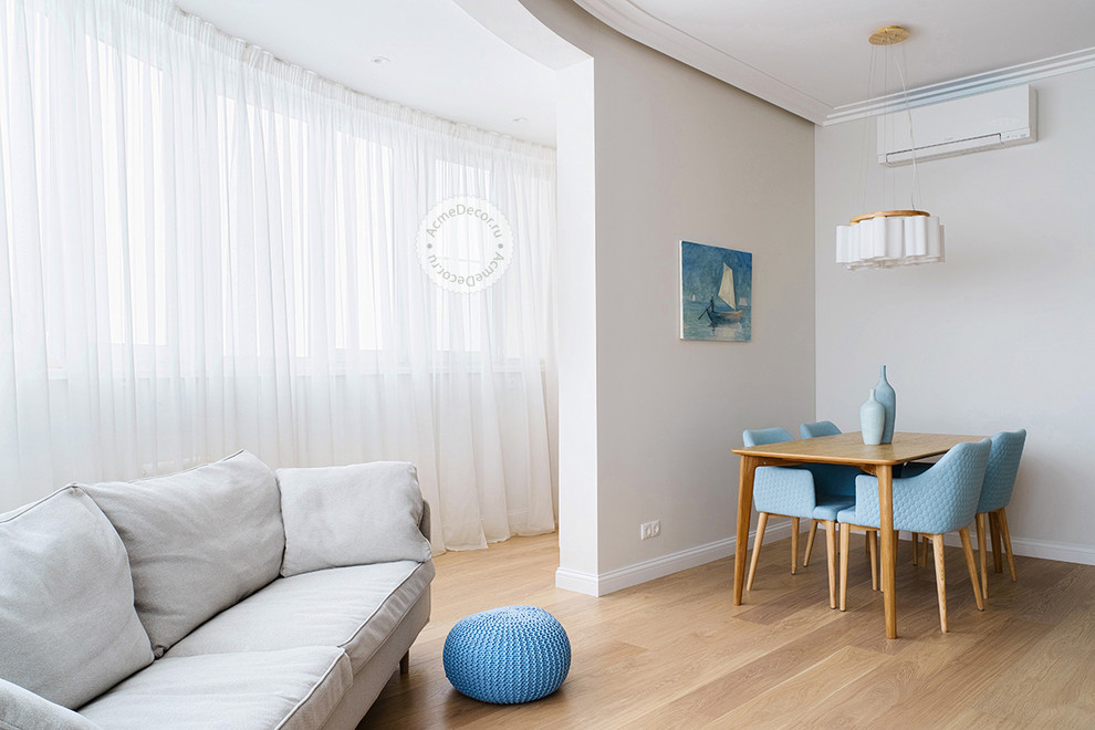 Esempio di un grande soggiorno classico aperto con pareti grigie, pavimento in linoleum e pavimento beige