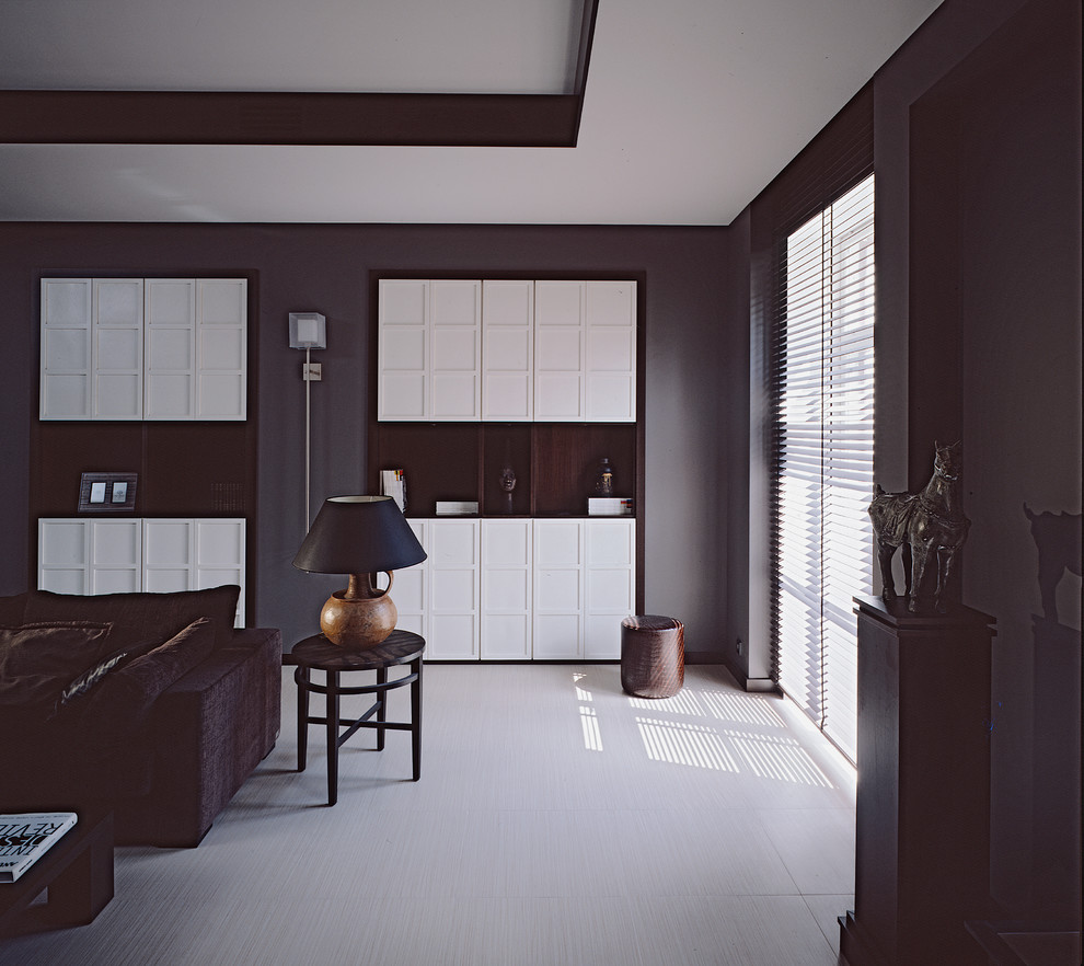 Esempio di un grande soggiorno minimal chiuso con pareti grigie, pavimento con piastrelle in ceramica e pavimento beige