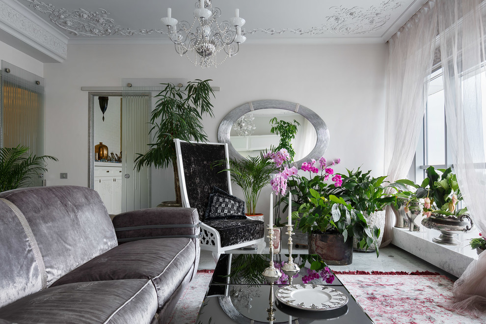 Свежая идея для дизайна: большая открытая гостиная комната в стиле фьюжн с мраморным полом и белыми стенами - отличное фото интерьера