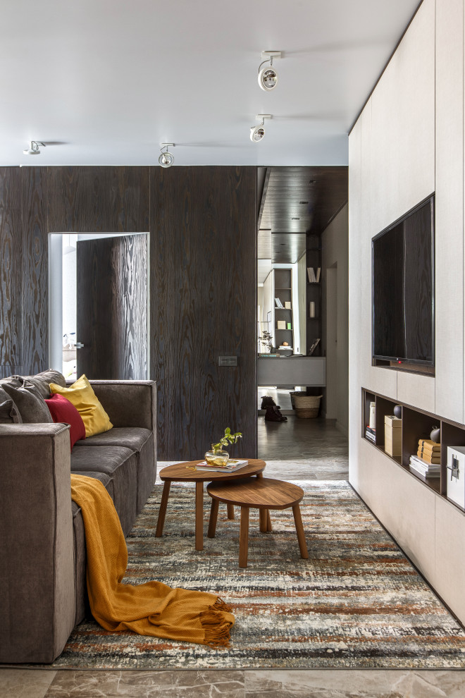 Esempio di un soggiorno design di medie dimensioni con sala formale e TV a parete
