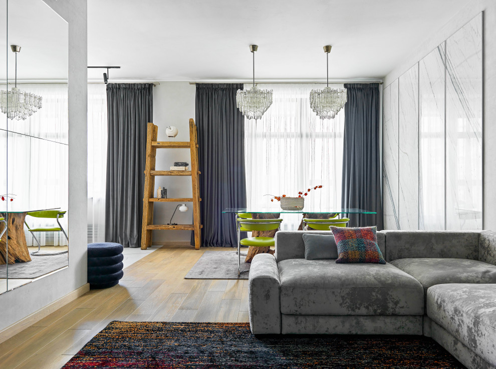 Идея дизайна: гостиная комната в современном стиле с серыми стенами