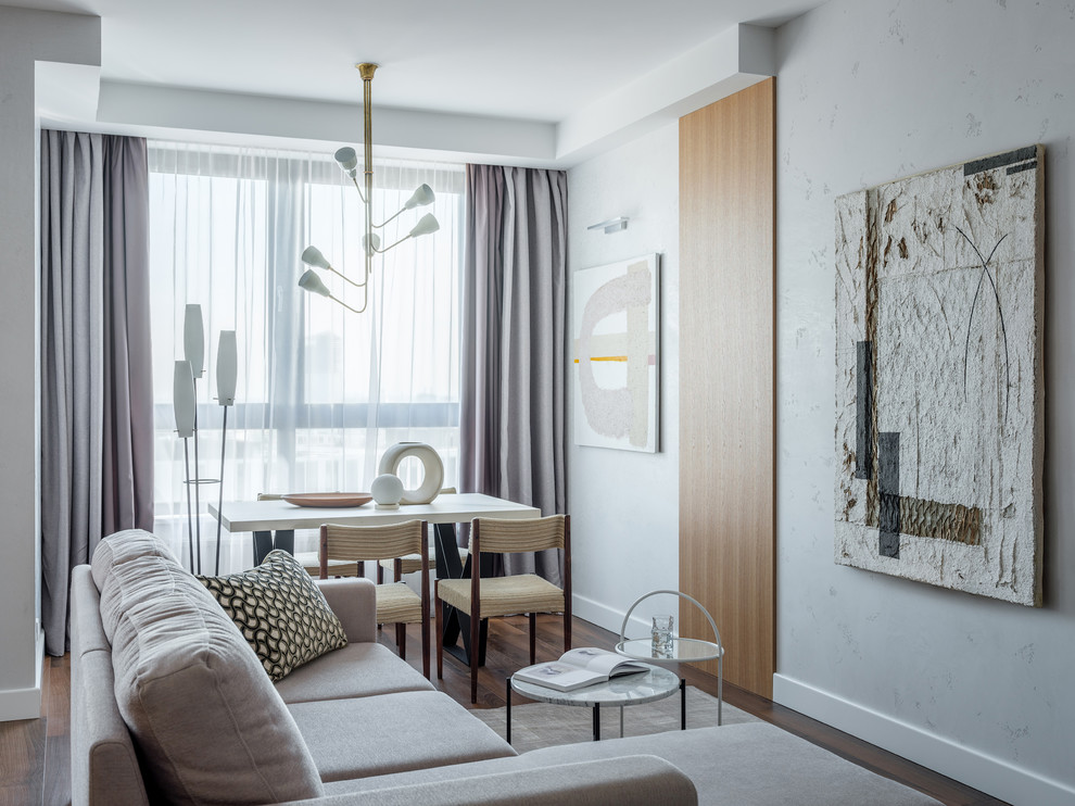 Источник вдохновения для домашнего уюта: гостиная комната среднего размера в современном стиле с белыми стенами, темным паркетным полом и коричневым полом
