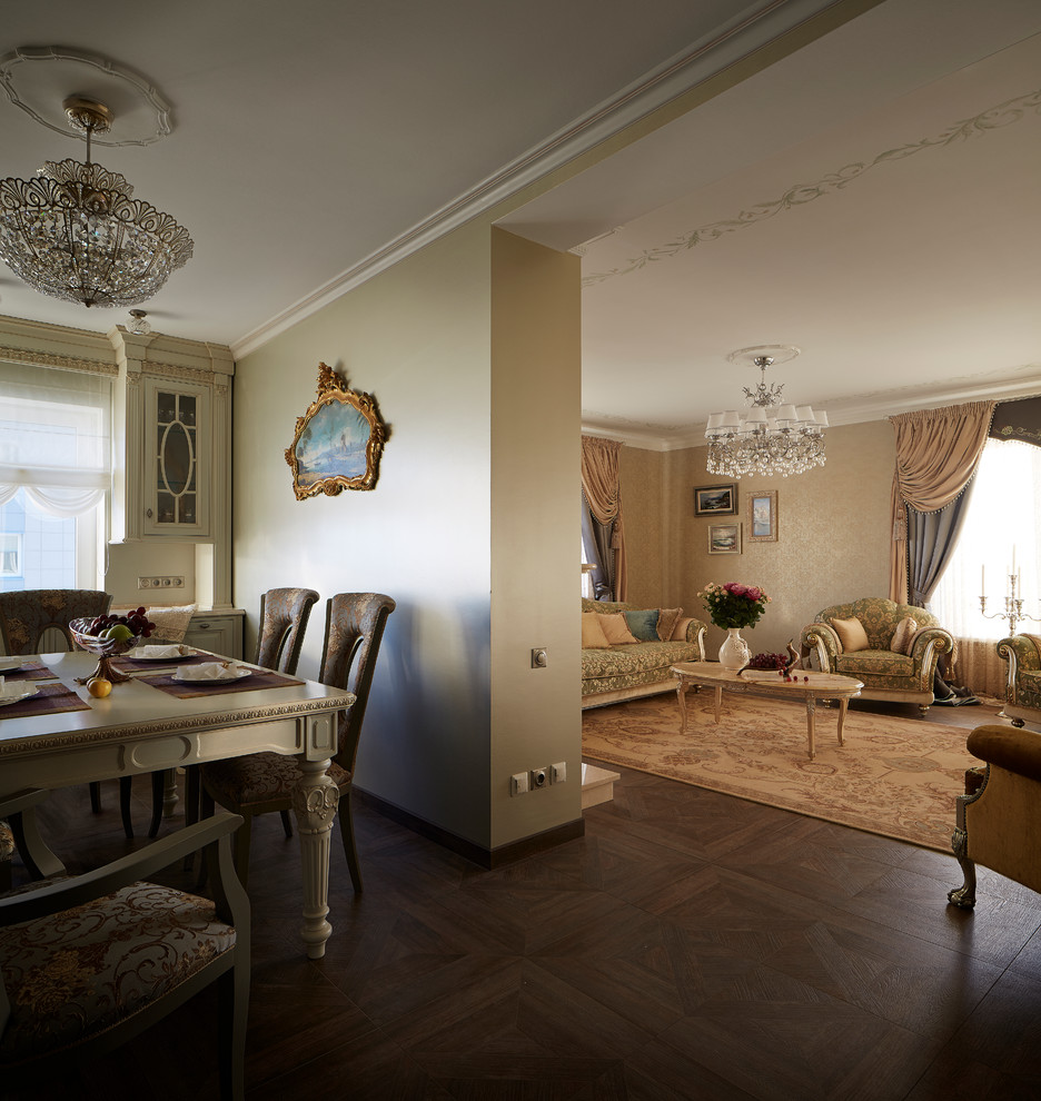 Источник вдохновения для домашнего уюта: открытая гостиная комната среднего размера в классическом стиле с бежевыми стенами и полом из керамогранита