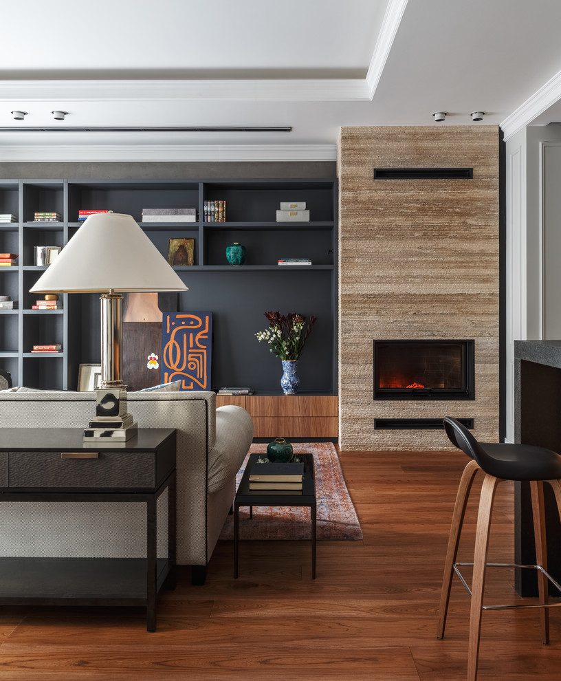 Esempio di un soggiorno minimal aperto con sala formale, pavimento in legno massello medio, camino classico e pavimento marrone