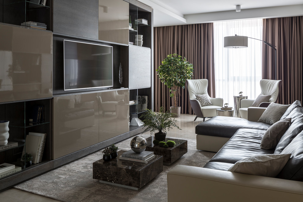 Mittelgroßes, Offenes, Repräsentatives Modernes Wohnzimmer mit TV-Wand, Marmorboden und beigem Boden in Moskau