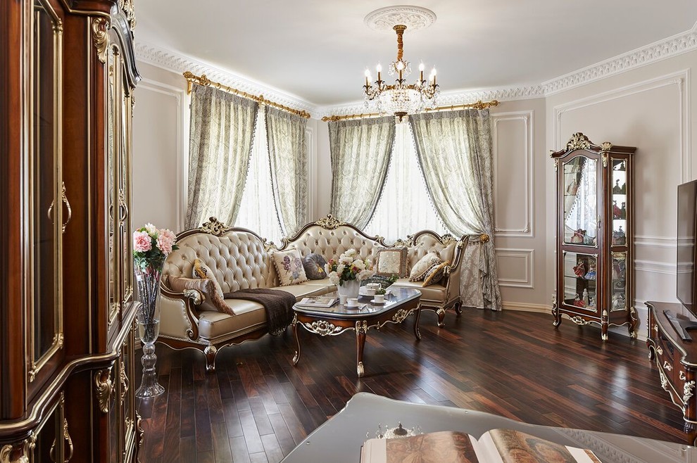 На фото: гостиная комната в викторианском стиле