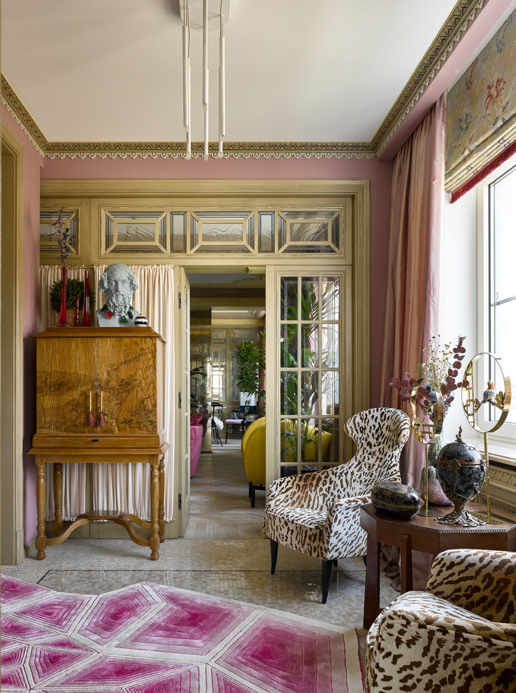 Immagine di un soggiorno boho chic con pareti rosa