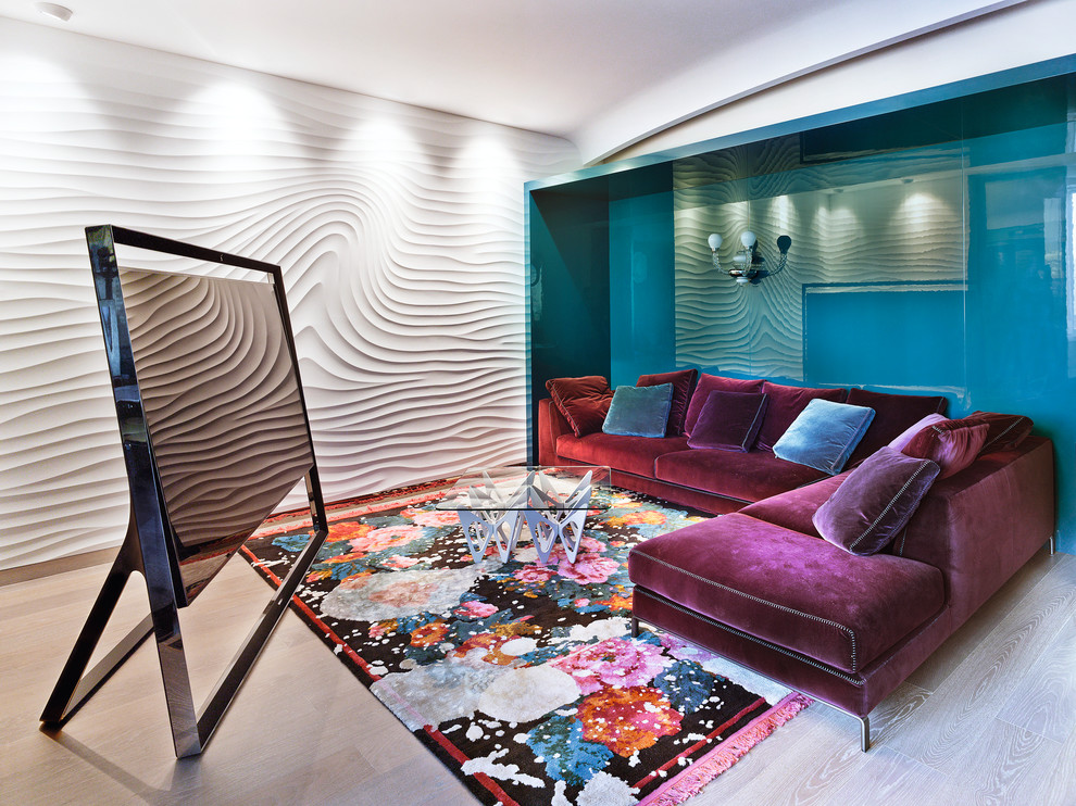 Foto di un soggiorno minimal con sala formale, parquet chiaro, TV autoportante e pavimento beige