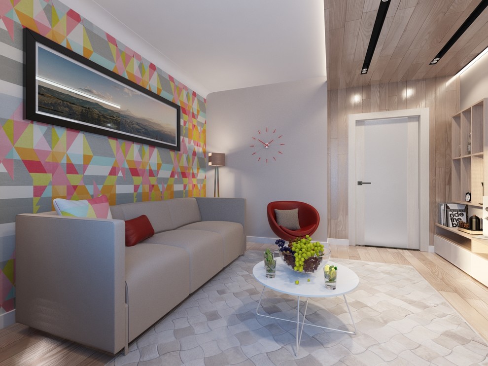 Ispirazione per un piccolo soggiorno design chiuso con TV a parete, sala formale, pareti multicolore, pavimento in laminato, nessun camino e pavimento beige