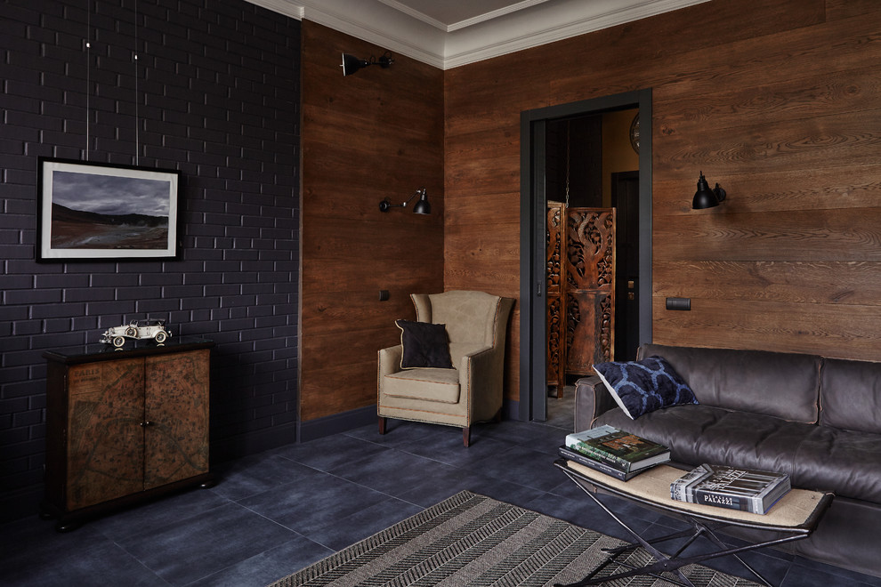 Idee per un piccolo soggiorno industriale con pareti marroni e pavimento nero