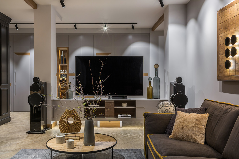 Идея дизайна: парадная, открытая гостиная комната среднего размера в современном стиле с серыми стенами, полом из винила, отдельно стоящим телевизором и желтым полом без камина