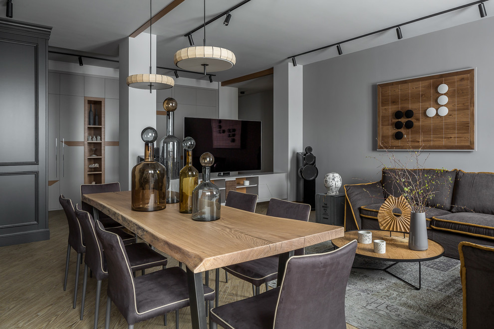 Idée de décoration pour un salon design de taille moyenne et ouvert avec une salle de réception, un mur gris, un sol en vinyl, aucune cheminée, un téléviseur indépendant et un sol jaune.