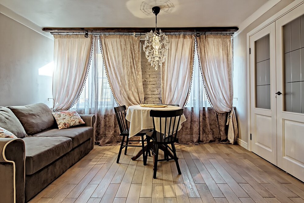 Идея дизайна: гостиная комната в стиле шебби-шик