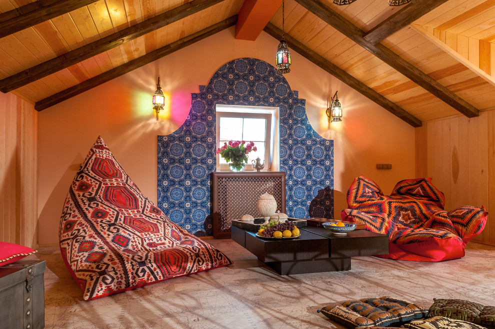 Immagine di un soggiorno etnico con pavimento in sughero e pavimento beige