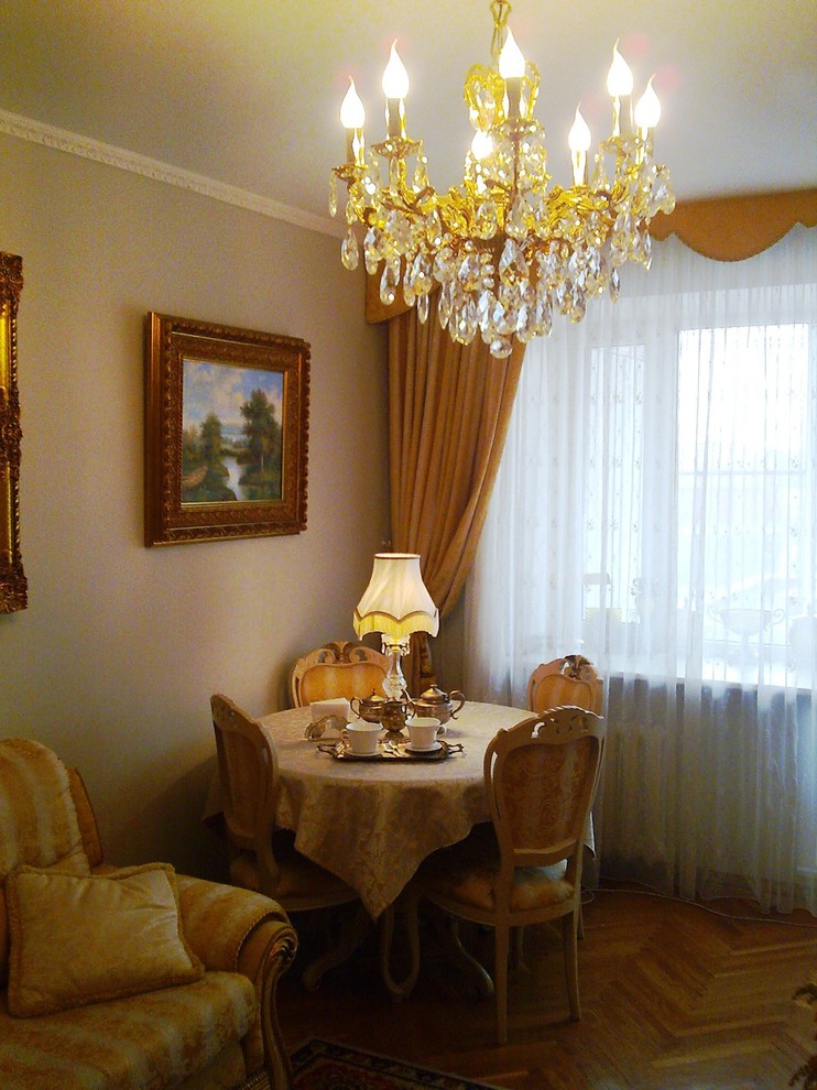 Inspiration for a classic living room in Moscow.