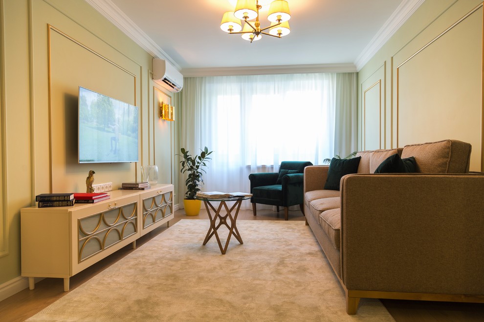 Источник вдохновения для домашнего уюта: гостиная комната в стиле неоклассика (современная классика) с тюлем на окнах