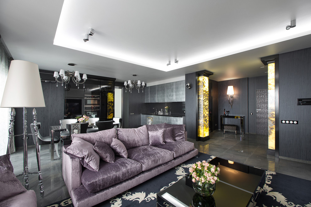 Свежая идея для дизайна: парадная, открытая, объединенная гостиная комната в классическом стиле с черными стенами - отличное фото интерьера