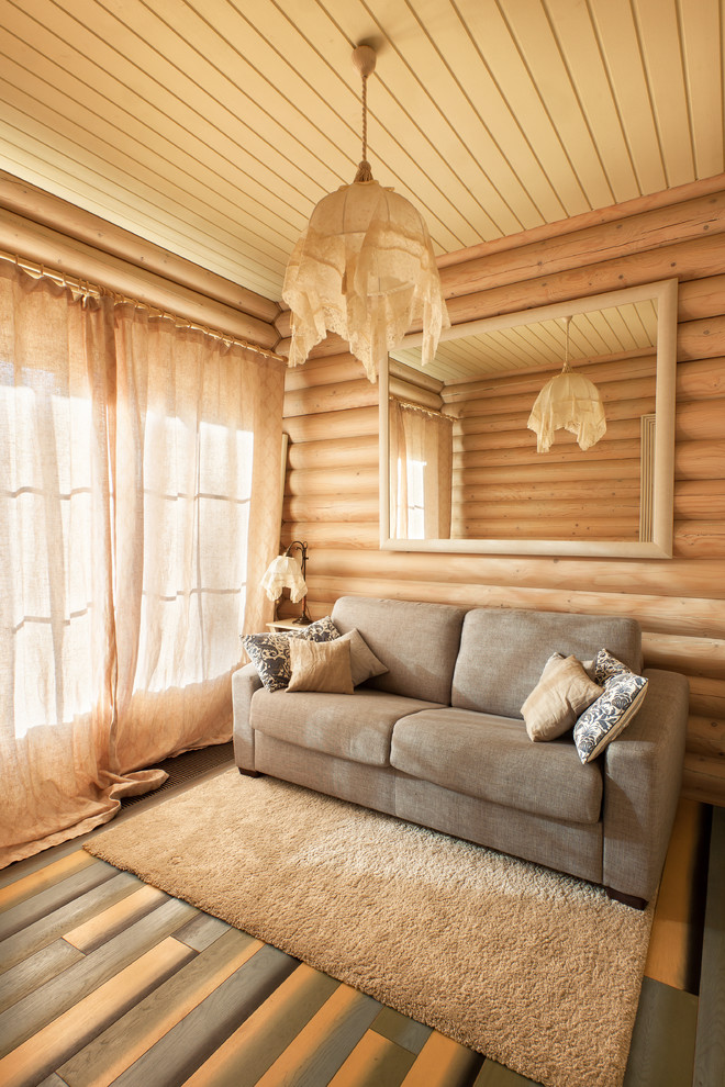 Стильный дизайн: изолированная гостиная комната среднего размера в стиле кантри с тюлем на окнах - последний тренд