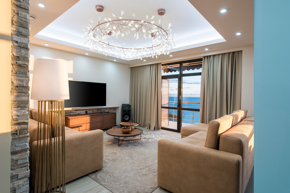 Foto di un soggiorno minimal chiuso con sala formale, pareti bianche, TV a parete e pavimento grigio