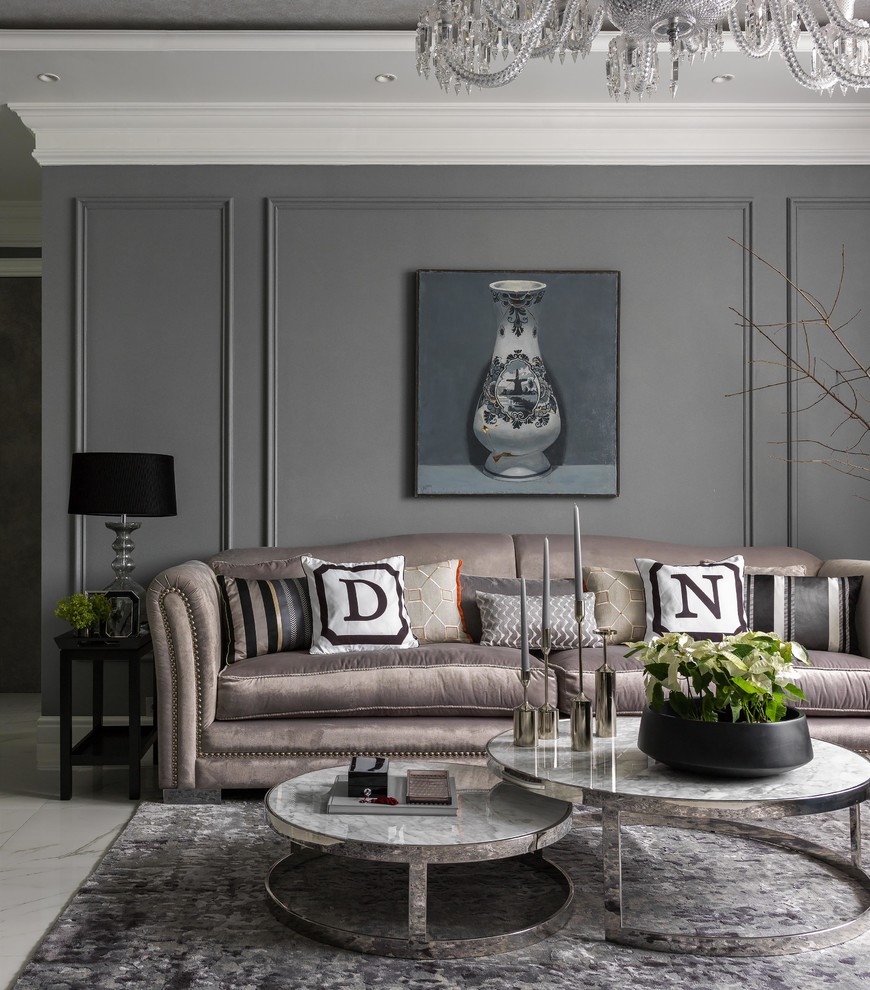 Foto di un soggiorno minimal aperto con sala formale, pareti grigie e pavimento bianco