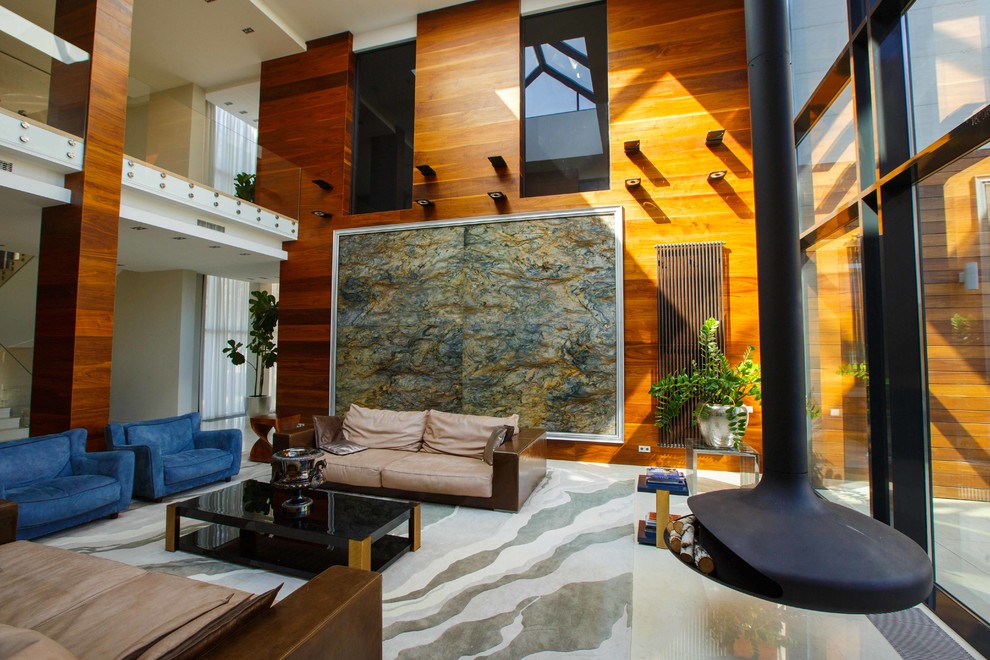 Immagine di un soggiorno design aperto con sala formale, pareti marroni e camino sospeso