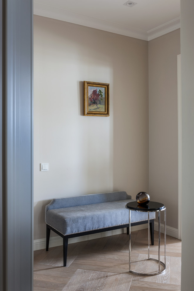 Идея дизайна: гостиная комната в стиле неоклассика (современная классика)