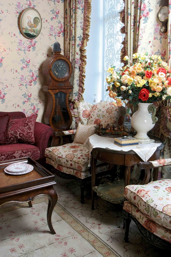 Photo of a traditional living room in Moscow.